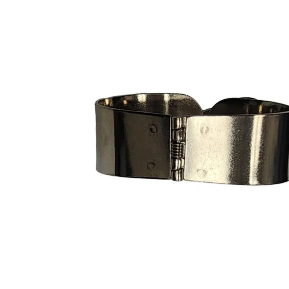 Vintage Black Oval Onyx Hinged Wide Cuff Bangle Bracelet Silver Tone - Picture 3 of 3